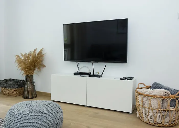 Stylish Retreat High-end Flat Downtown By Flat Mаnager * וארנה