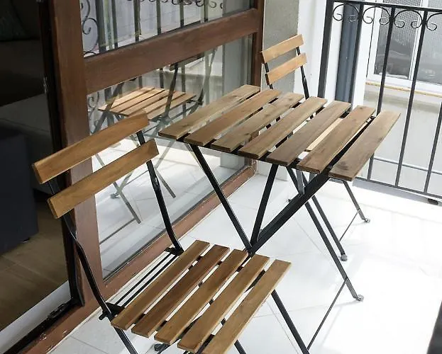 Stylish Retreat High-end Flat Downtown By Flat Mаnager * וארנה